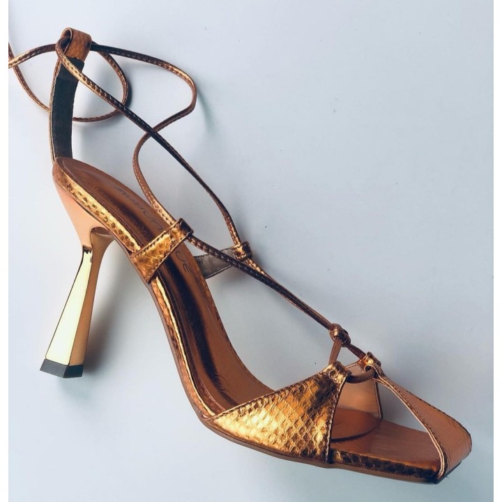 SANDALIA TACON ALTO PIEL