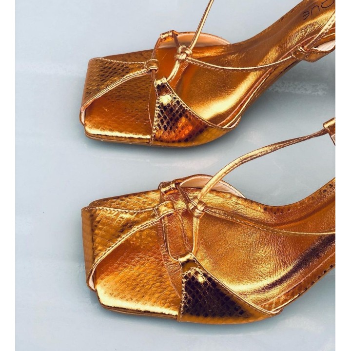 SANDALIA TACON ALTO PIEL